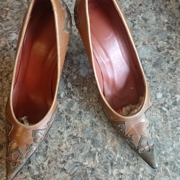 Donald J Pliner Pointed-Toe Pumps Size 8M - Picture 7 of 9